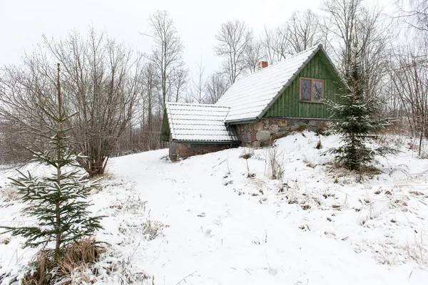 Rural cottage in winter in countryside — Stock Photo, Image