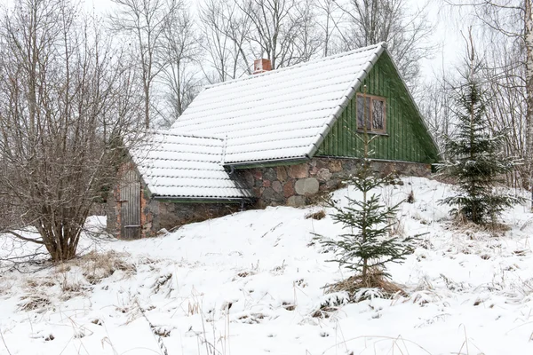 Rural cottage in winter in countryside — Stock Photo, Image