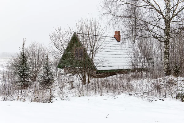 Vakantiehuizen in de winter landschap — Stockfoto