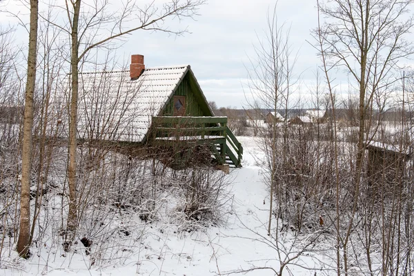 Casa rural en invierno en el campo — Foto de Stock