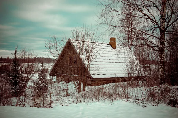 Vakantiehuizen in de winter landschap - retro vintage — Stockfoto