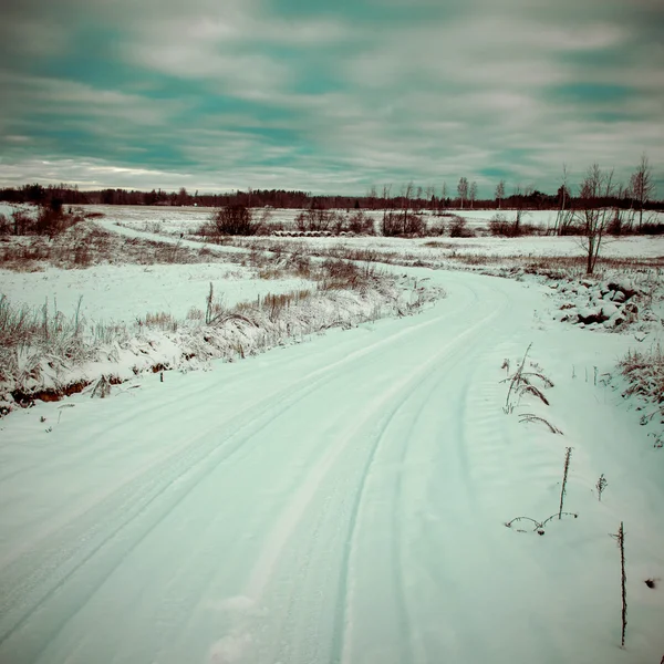 Estrada nevada país no inverno - vintage retro — Fotografia de Stock