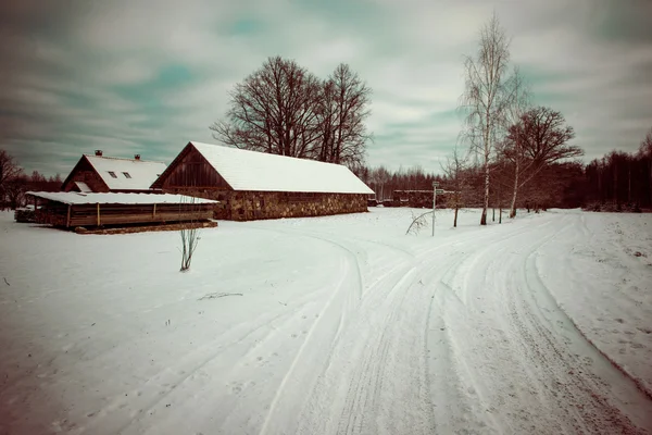 Snöiga landsvägen på vintern - retro vintage — Stockfoto