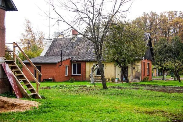 Загородные здания — стоковое фото