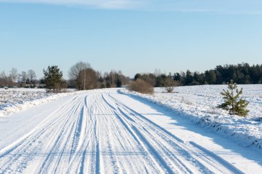 karlı kış yol ile lastik işaretleri