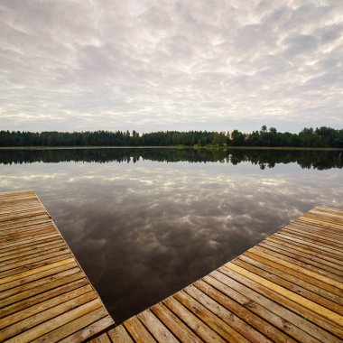 boardwalk Gölü bulutlarda yansıması