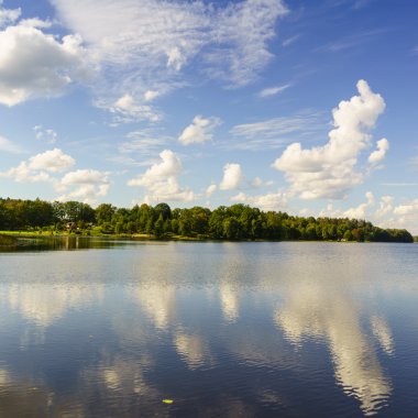 boardwalk Gölü bulutlarda yansıması