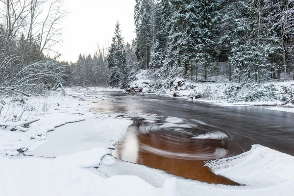 冰冻的冬季河流景观 — 图库照片