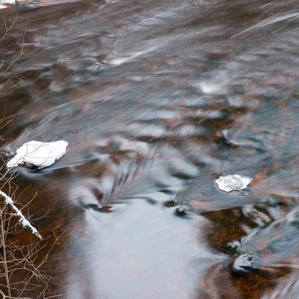 Abstrakte gefrorene Eisstrukturen im Fluss — Stockfoto