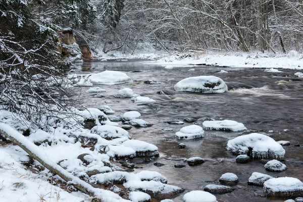 Invierno congelado río paisaje — Foto de Stock