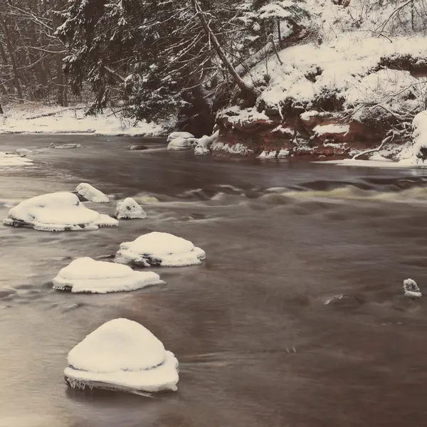 Paisaje congelado del río de invierno - vintage retro — Foto de Stock