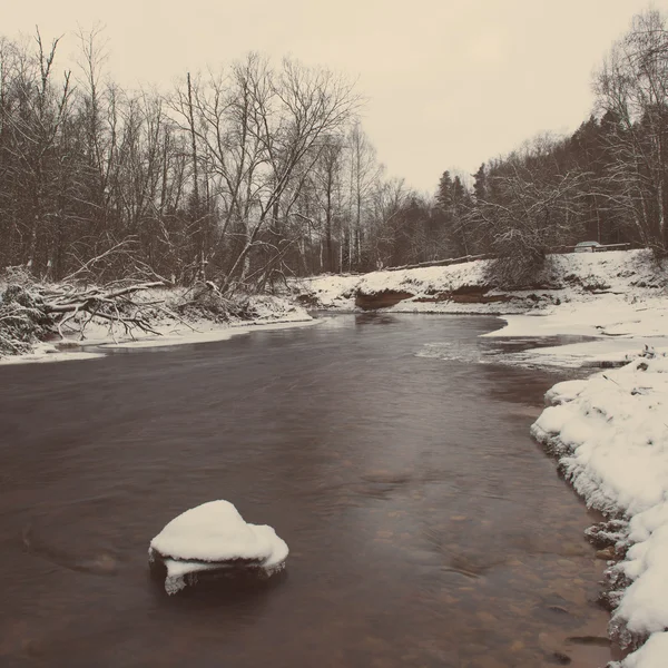 Frozen river vinterlandskap - retro vintage — Stockfoto