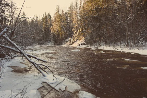 Bevroren rivier winterlandschap - retro vintage — Stockfoto