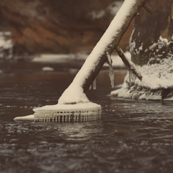 겨울 강 풍경-레트로 빈티지 냉동 — 스톡 사진