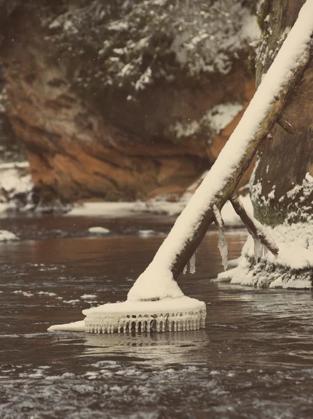 Frozen winter river landscape - retro vintage — Stock Photo, Image