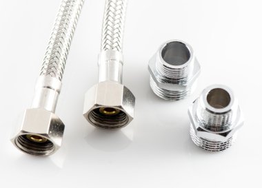 Elastik metal elyaf su boru konektörler ile