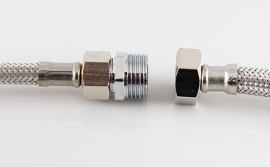 Elastik metal elyaf su boru konektörler ile