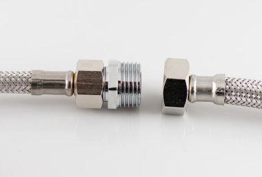 Elastik metal elyaf su boru konektörler ile