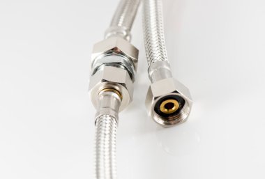 Elastik metal elyaf su boru konektörler ile