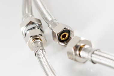 Elastik metal elyaf su boru konektörler ile