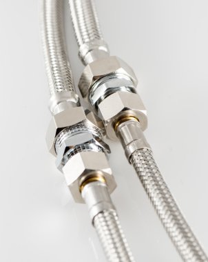 Elastik metal elyaf su boru konektörler ile