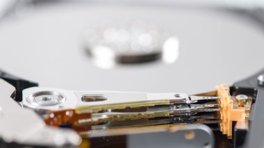 bilgisayar sabit disk sürücüsü