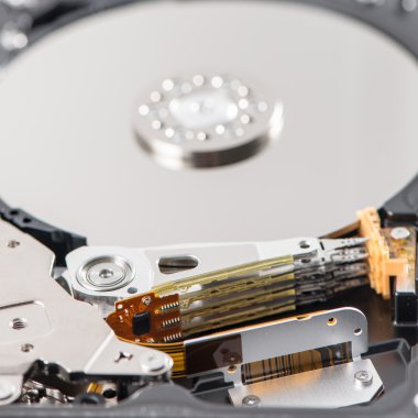 bilgisayar sabit disk sürücüsü