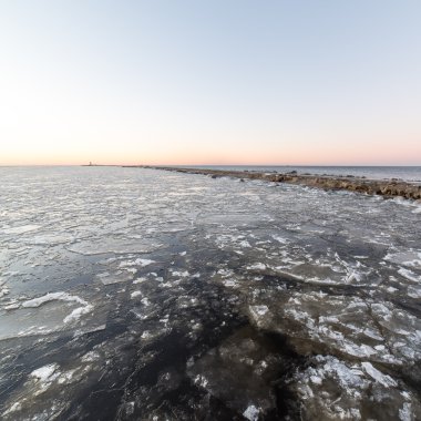 dondurulmuş deniz üzerinden günbatımı