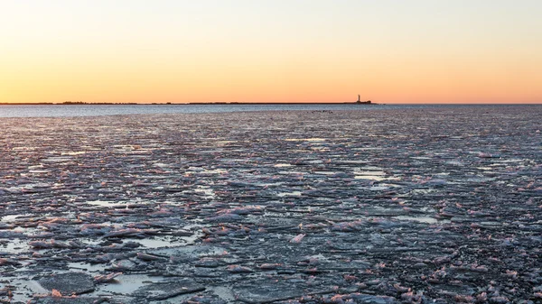 Západ slunce nad zmrzlé moře — Stock fotografie