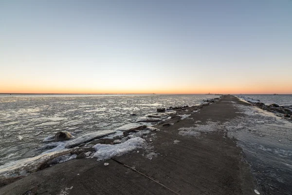 Zonsondergang over bevroren zee — Stockfoto