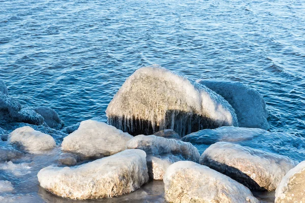 Bloques de hielo congelados abstractos en el mar —  Fotos de Stock