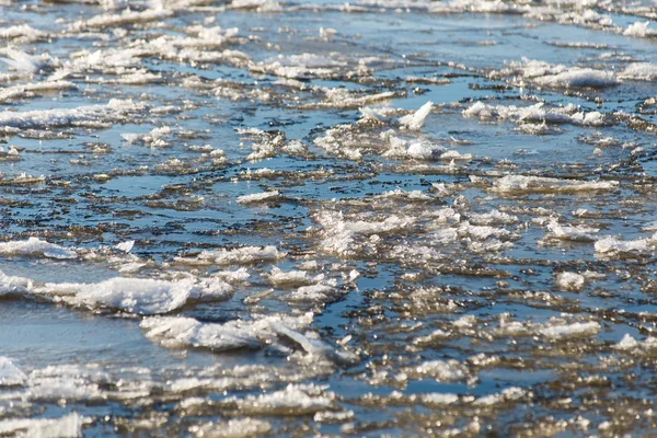 Blocos de gelo congelados abstratos no mar — Fotografia de Stock