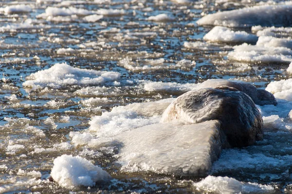 Bloques de hielo congelados abstractos en el mar —  Fotos de Stock