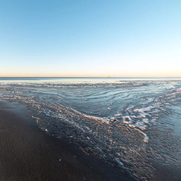 Solnedgång över frusna havet — Stockfoto