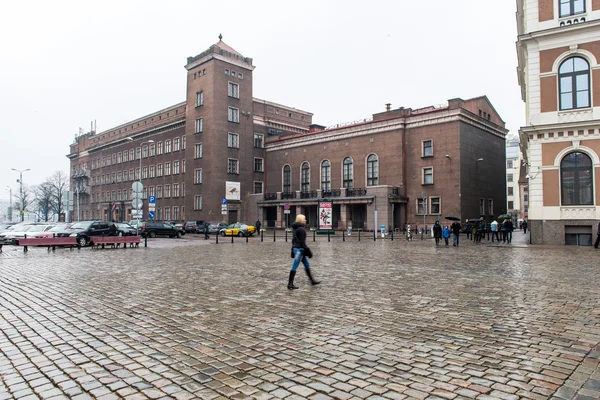 Vista de la calle del centro de la ciudad vieja de riga, latvia — Foto de Stock