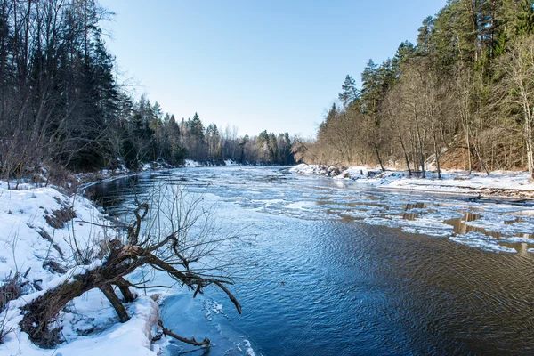 Río congelado en invierno — Foto de Stock