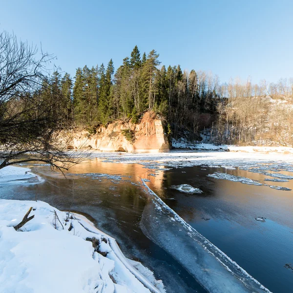 Río congelado en invierno — Foto de Stock