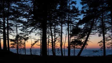 Denizin üzerinde gün batımı