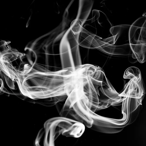 Humo blanco sobre fondo negro — Foto de Stock