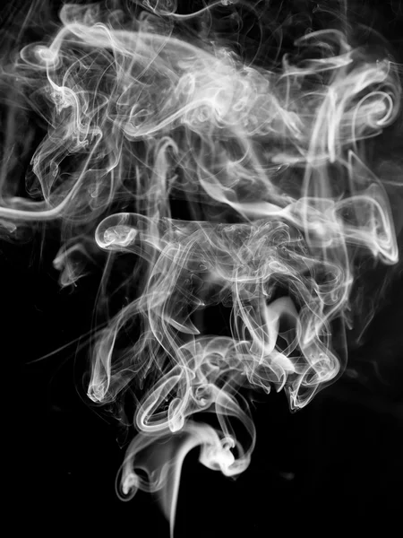 Humo blanco sobre fondo negro — Foto de Stock