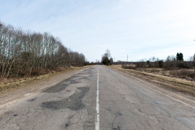 Bahar boş ülkede yol