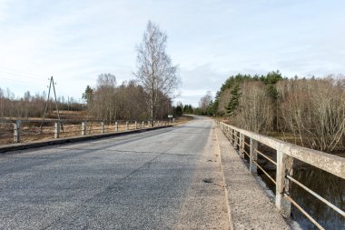 Bahar boş ülkede yol