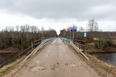 Bahar boş ülkede yol
