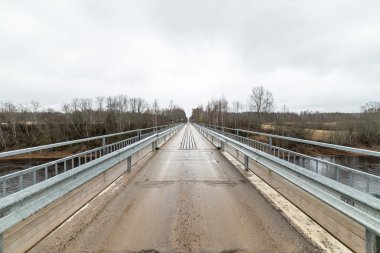 Bahar boş ülkede yol