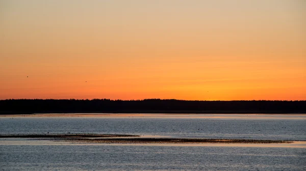 Bella alba sul lago di campagna — Foto Stock