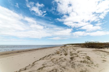 Beyaz bulutların üzerinde beach