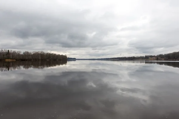 Dramatic clouds over the river — Stock Photo, Image