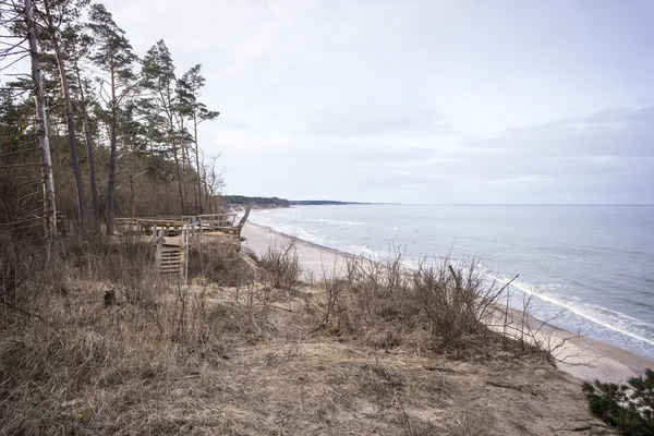 Fehér felhők felett beach — Stock Fotó