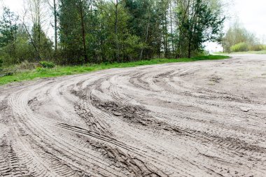 Bahar boş ülkede yol