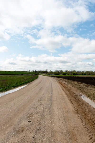 Camino de campo vacío en primavera —  Fotos de Stock